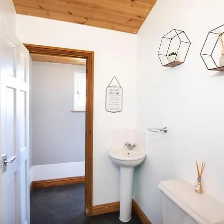 Family Honeybeelodge Hot Tub And Wood Burner York