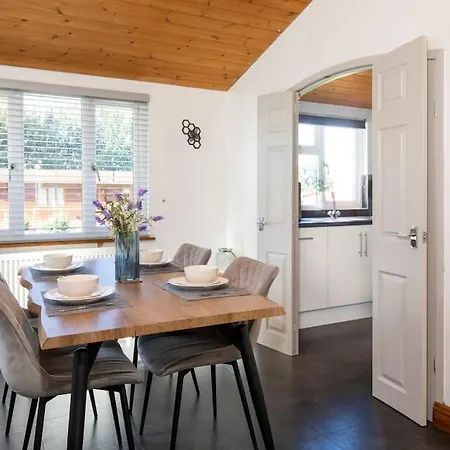 Family Honeybeelodge Hot Tub And Wood Burner