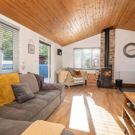 Family Honeybeelodge Hot Tub And Wood Burner York