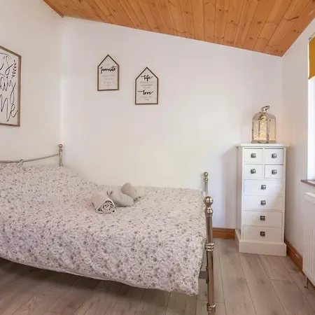 Family Honeybeelodge Hot Tub And Wood Burner York