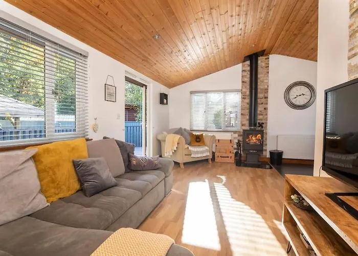 Family Honeybeelodge Hot Tub And Wood Burner York