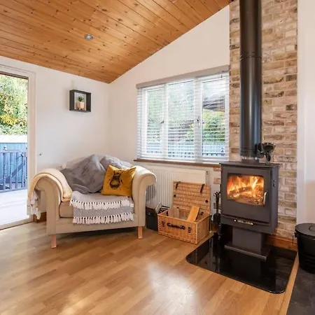 Dom wakacyjny Family Honeybeelodge Hot Tub And Wood Burner *